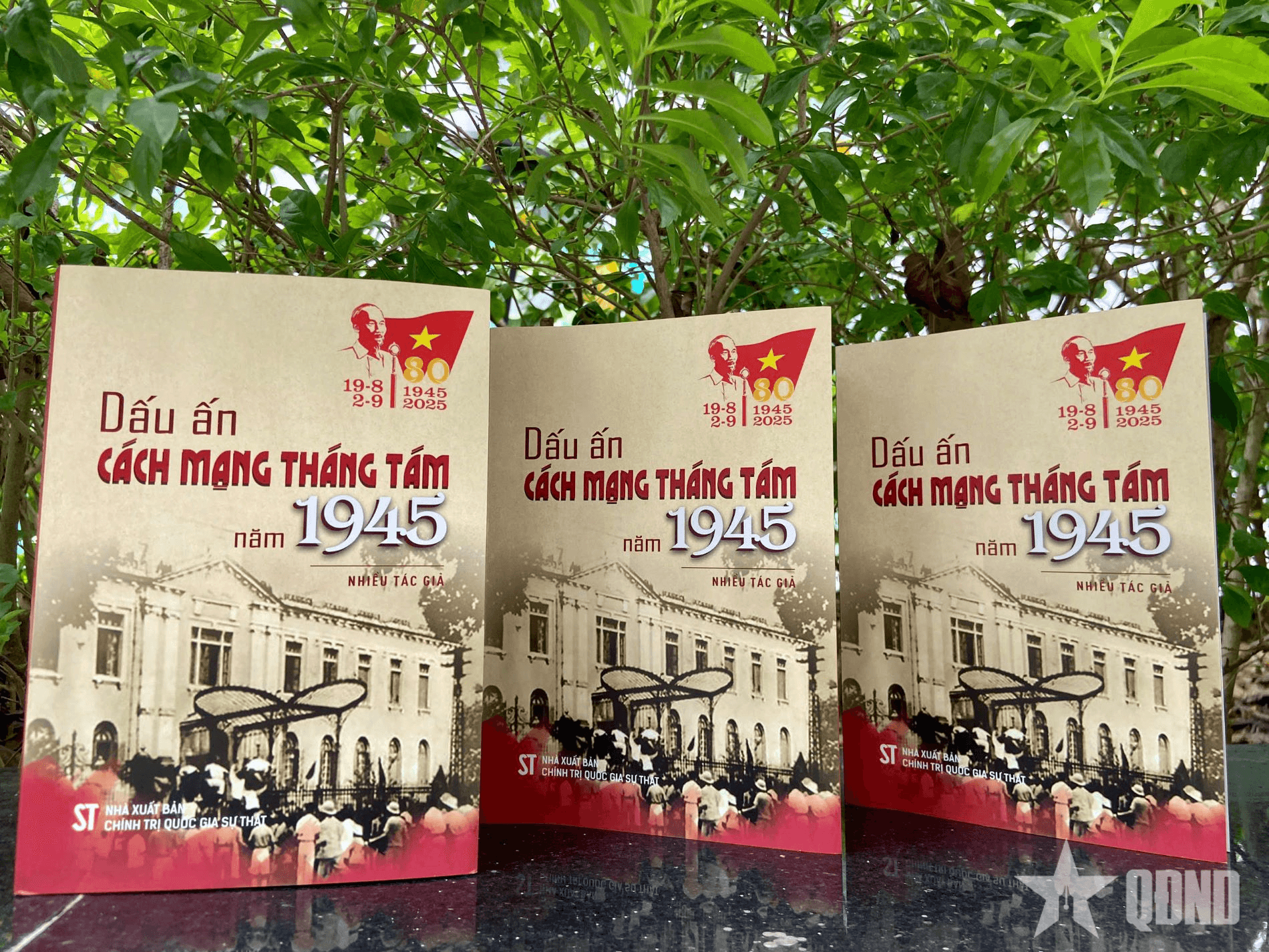 Xuất bản cuốn sách “Dấu ấn Cách mạng Tháng Tám năm 1945”