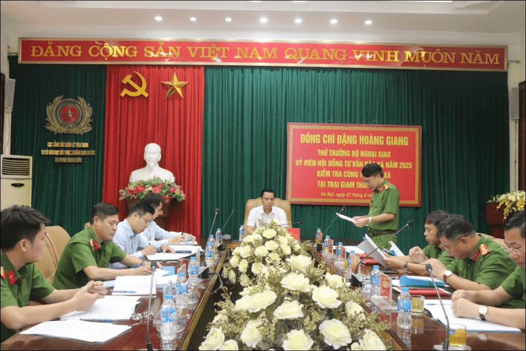 Thứ trưởng Bộ Ngoại giao Đặng Hoàng Giang kiểm tra công tác đặc xá năm 2025