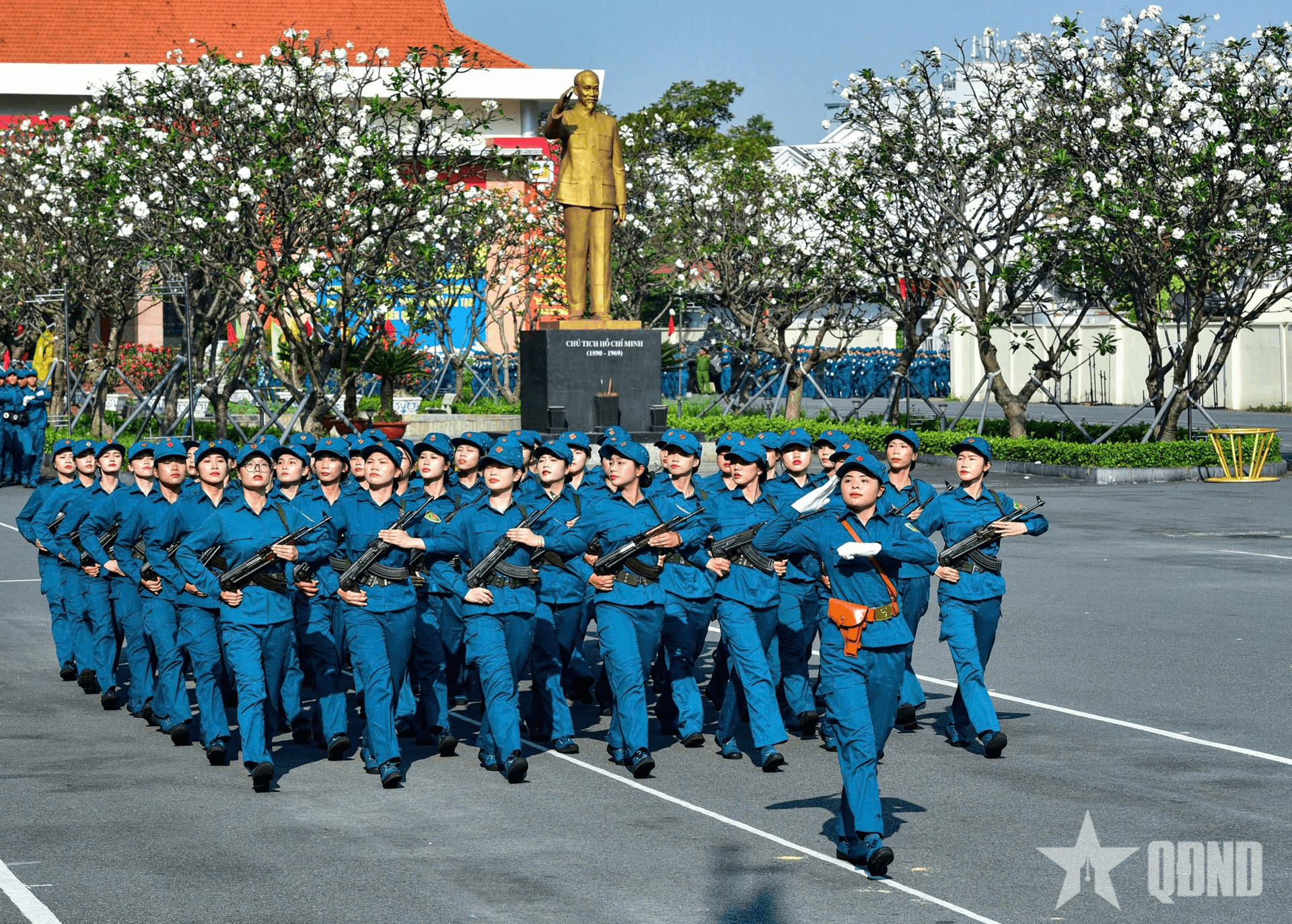 Chú ý khi mặc trang phục, đội mũ của dân quân tự vệ để không bị phạt