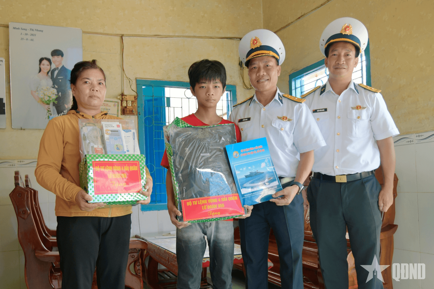 Vùng 4 Hải quân: Lữ đoàn 955 tiếp sức con ngư dân trước thềm năm học mới