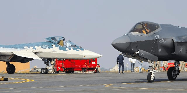 Tại sao Ấn Độ chọn máy bay Su-57 của Nga thay vì F-35 của Mỹ?