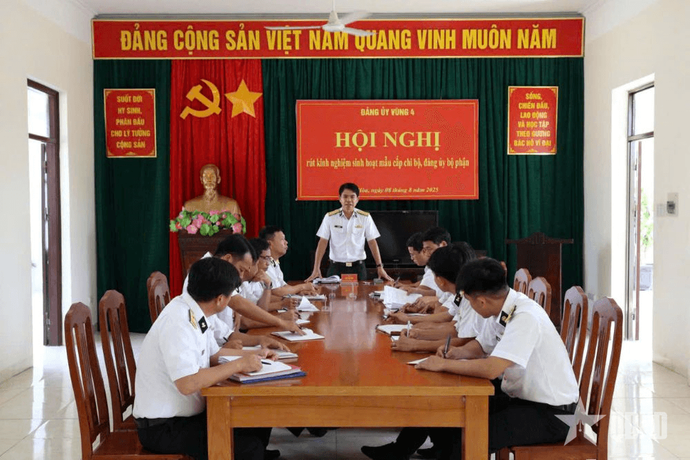 Đảng ủy Lữ đoàn 101 tổ chức sinh hoạt thường kỳ mẫu cấp chi bộ