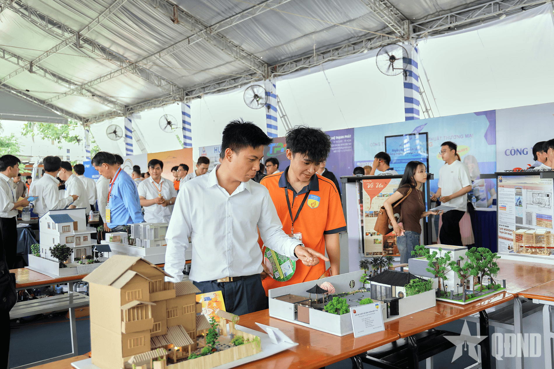 Gần 3.000 chỉ tiêu việc làm dành cho sinh viên ngành kỹ thuật, công nghệ