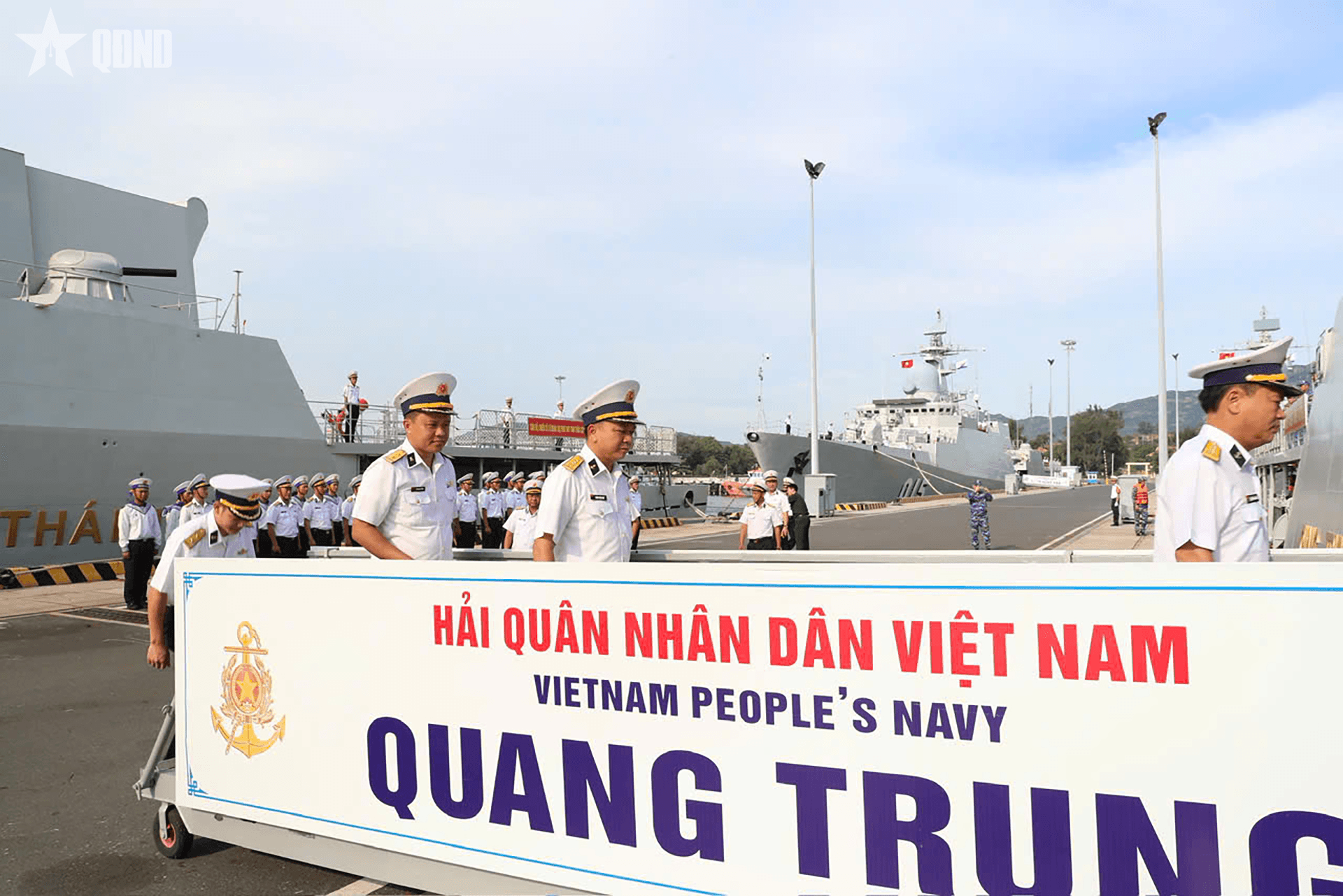 Tàu hộ vệ tên lửa của Hải quân Việt Nam lên đường tham gia AMNEX 3