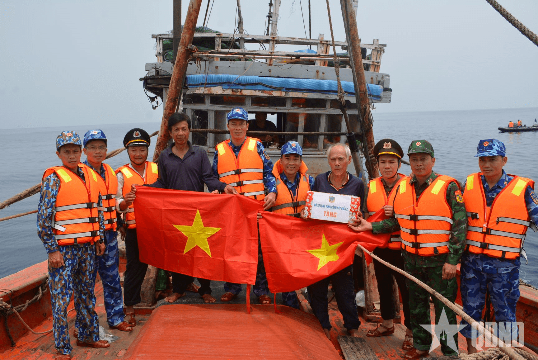Hoàn thiện pháp luật về tài nguyên, môi trường biển