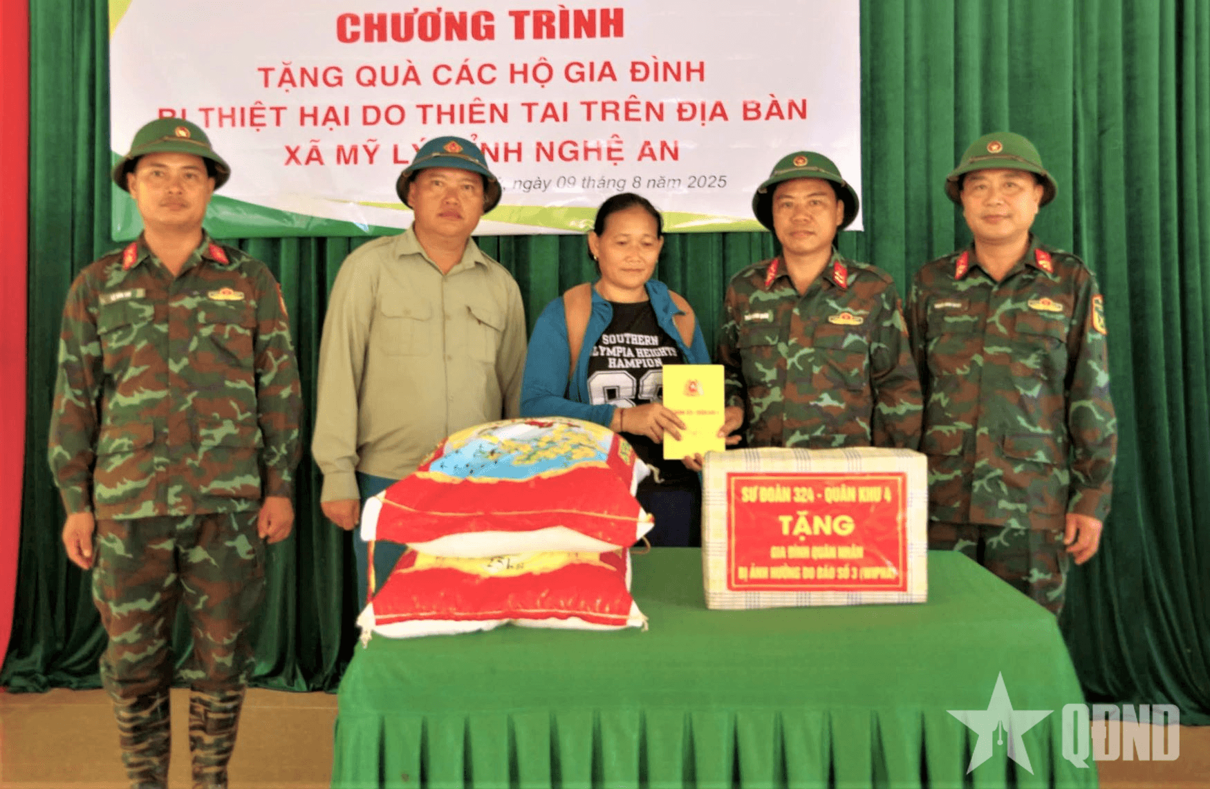 Sư đoàn 324 thăm hỏi gia đình quân nhân bị thiệt hại do lũ lụt