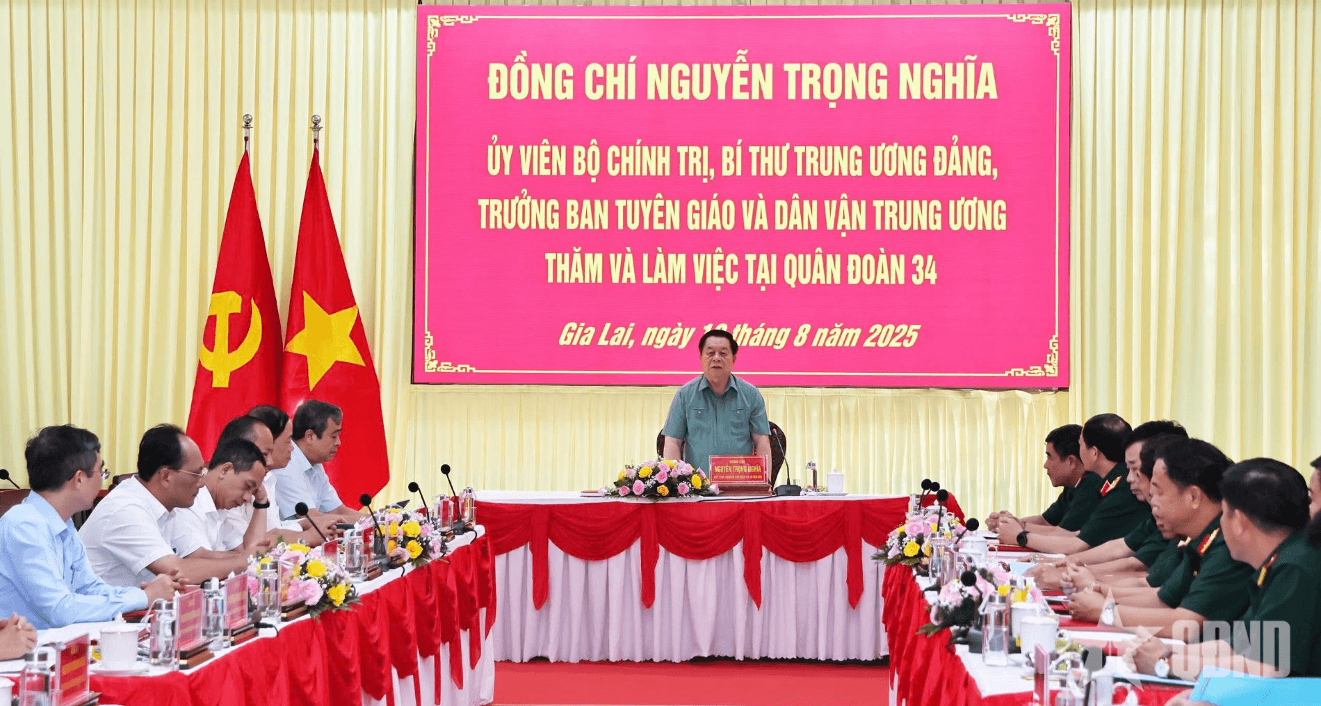 Đồng chí Nguyễn Trọng Nghĩa thăm, làm việc tại Quân đoàn 34