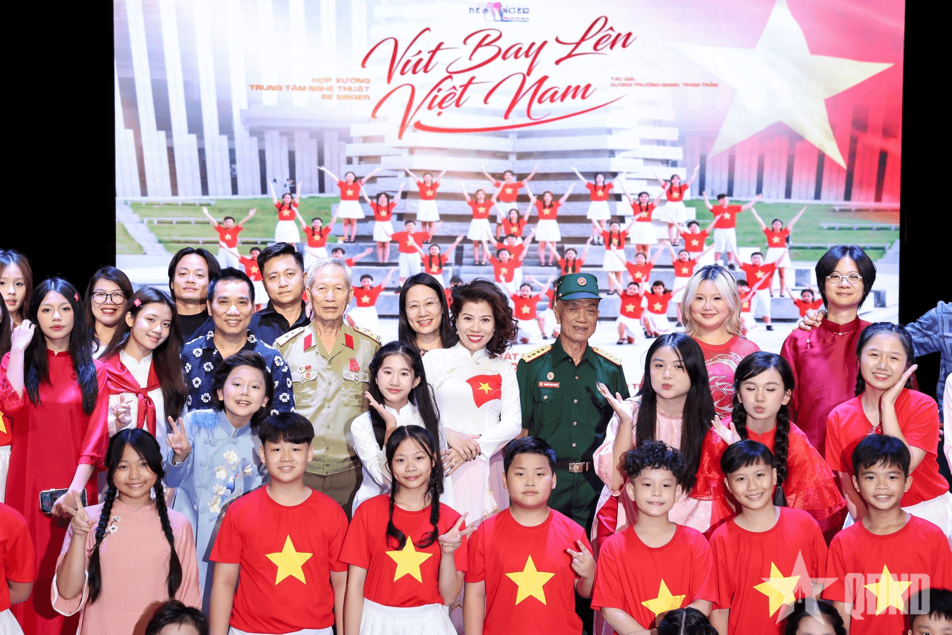 Xúc động tài năng “nhí” hát “Vút bay lên Việt Nam”