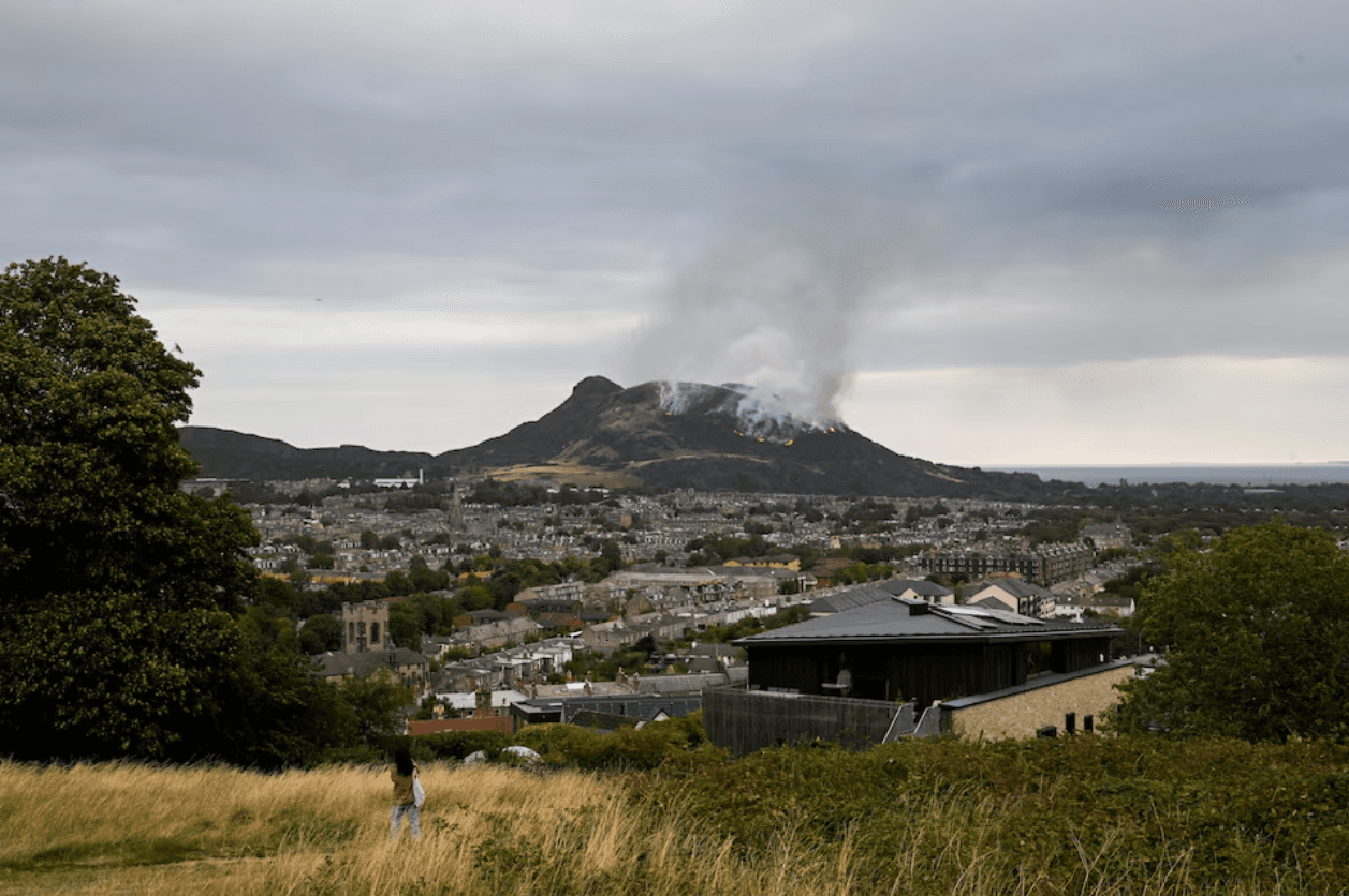 ­­Cháy lớn tại Scotland (Anh) giữa mùa lễ hội