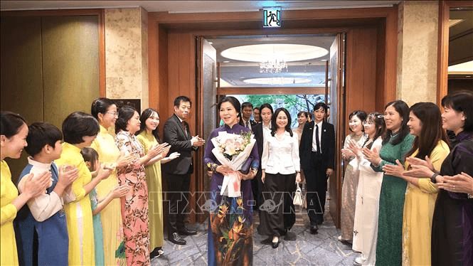 Phu nhân Ngô Phương Ly gặp mặt thân tình các cô dâu Việt Nam tại Hàn Quốc
