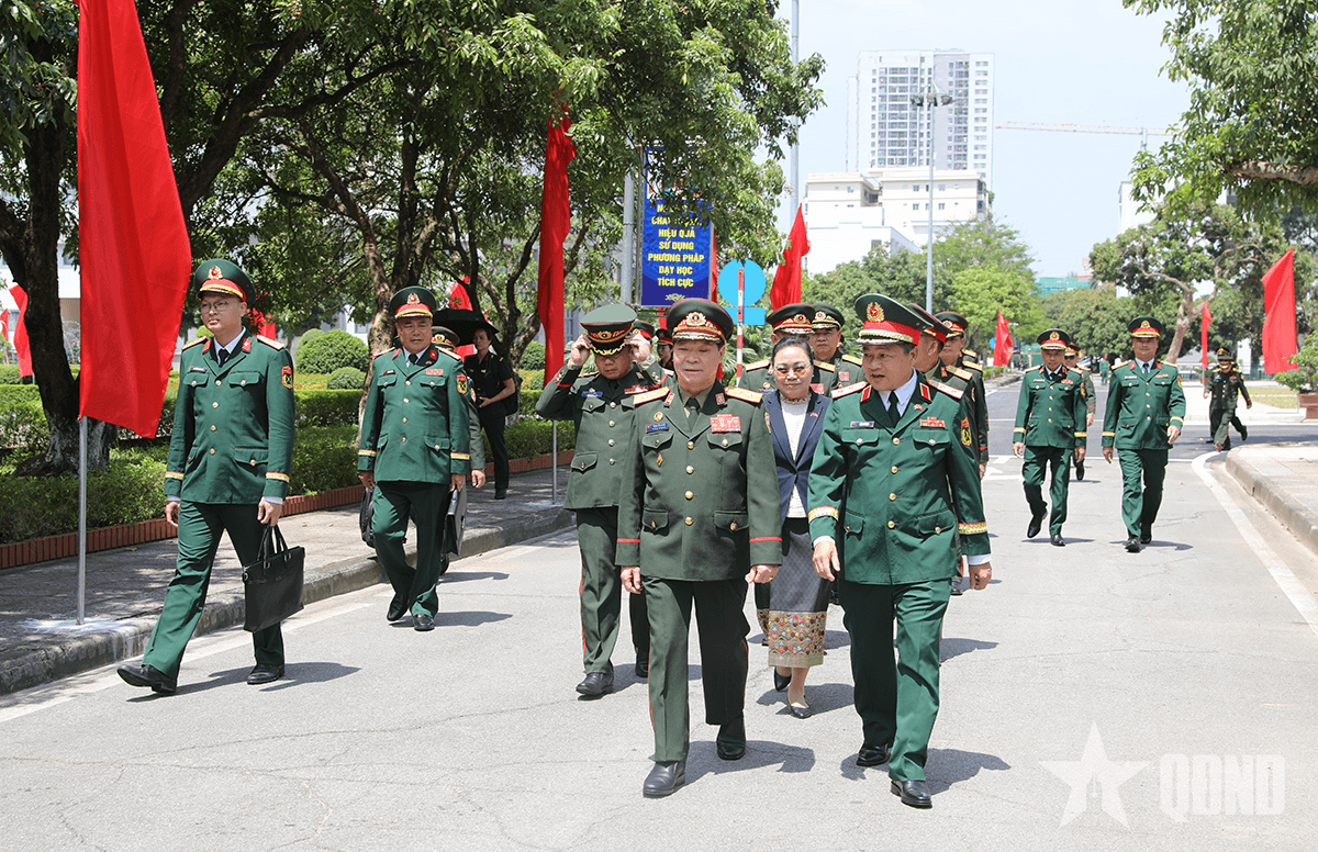 Chủ nhiệm Tổng cục Chính trị Quân đội nhân dân Lào thăm, làm việc tại Học viện Chính trị