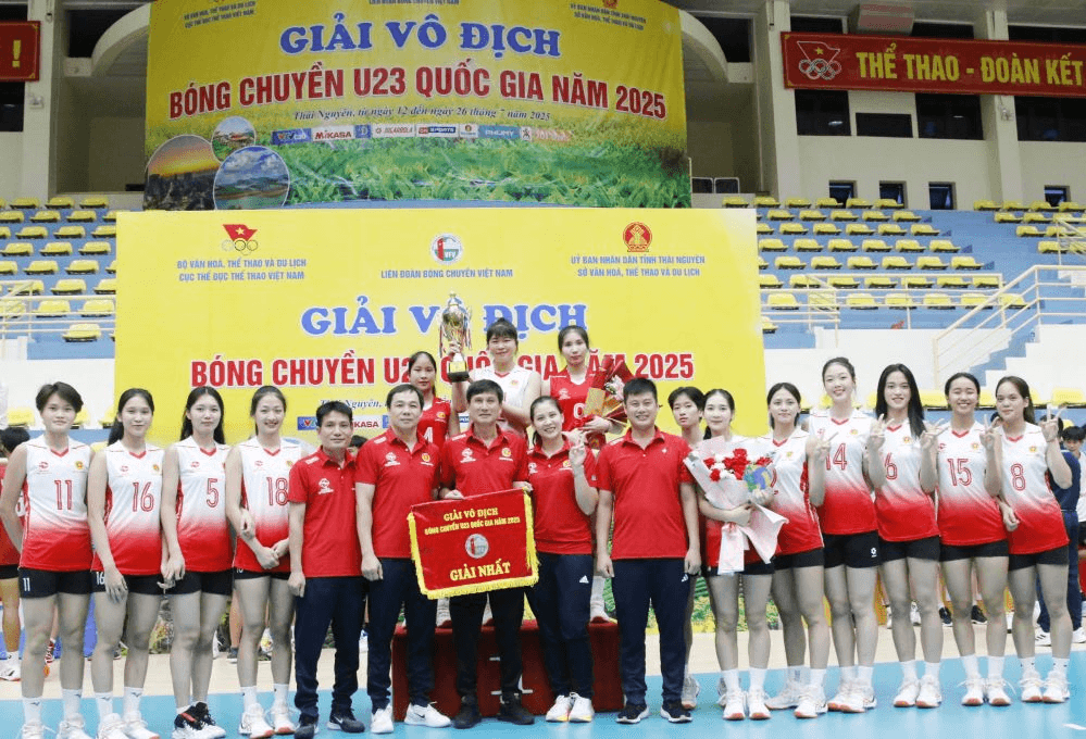 Đoạt hơn 100 chức vô địch sau 55 năm "xung trận"