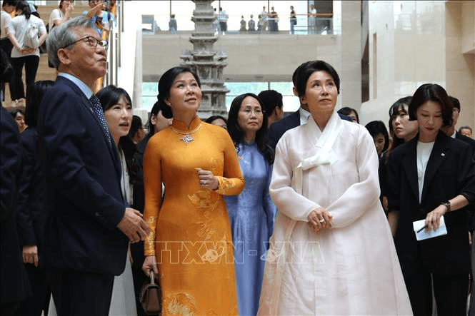 Phu nhân Tổng Bí thư Tô Lâm thăm Bảo tàng Quốc gia Hàn Quốc