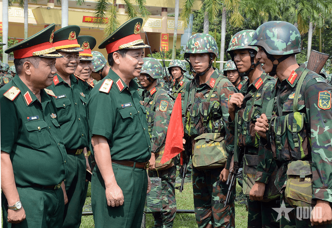 Trung tướng Đỗ Xuân Tụng kiểm tra tại Sư đoàn 309 (Quân khu 7)