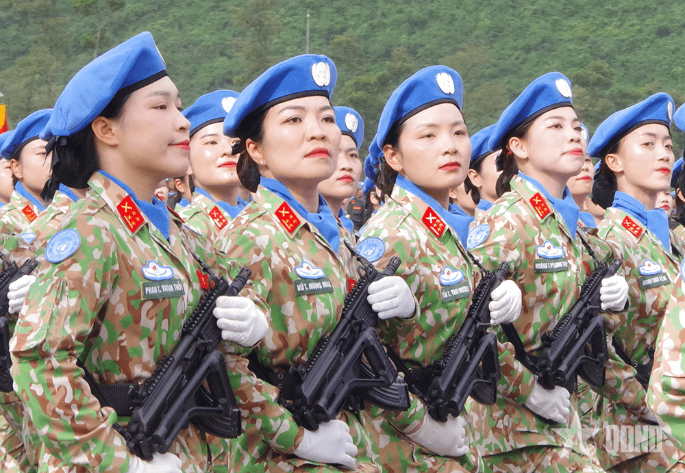 Gác niềm riêng tham gia sự kiện lớn của đất nước