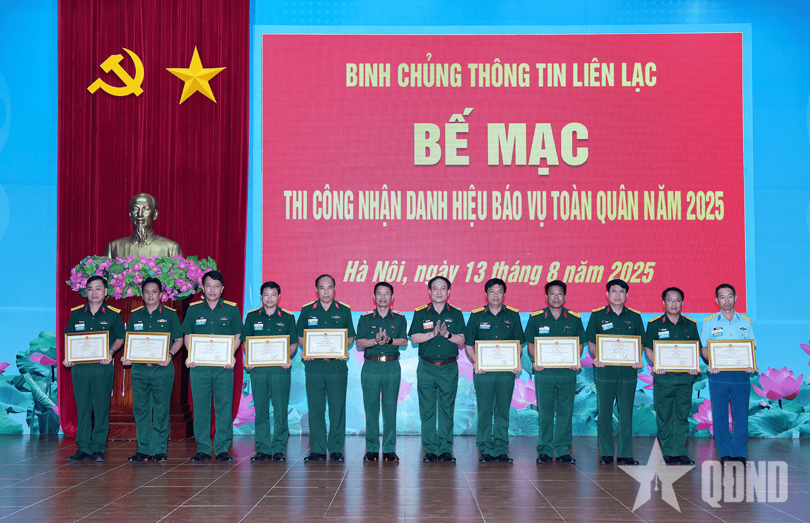 Binh chủng Thông tin liên lạc bế mạc thi công nhận danh hiệu báo vụ toàn quân