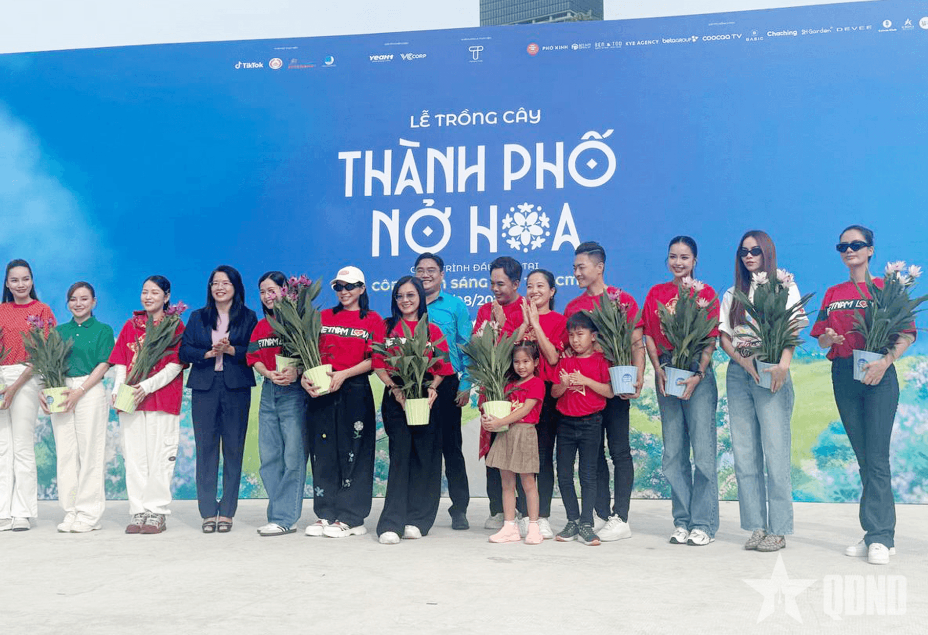 TP Hồ Chí Minh: Trồng cây dự án “Thành phố nở hoa”