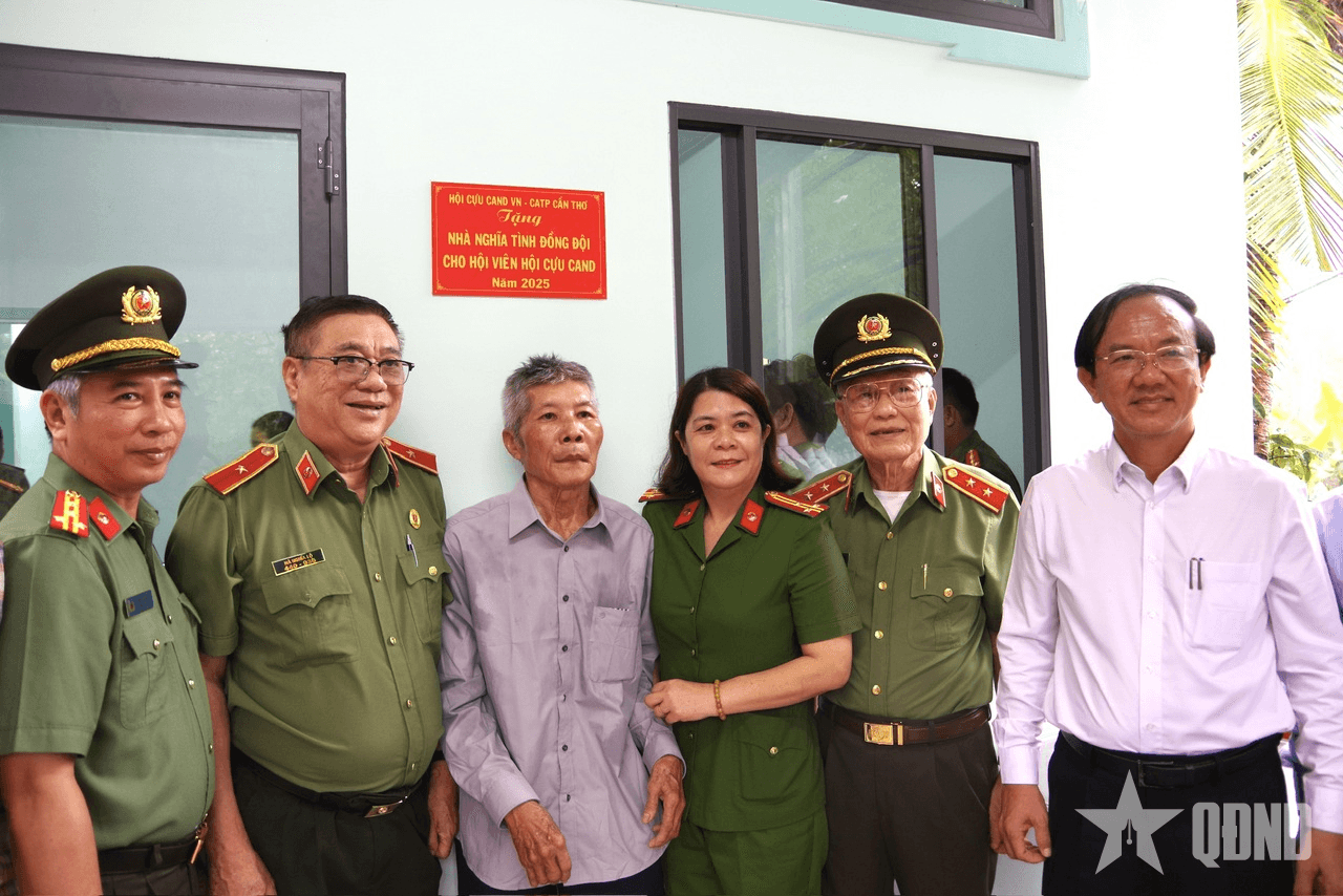 Cần Thơ: Bàn giao nhà "Nghĩa tình đồng đội” tặng hội viên Hội Cựu Công an nhân dân
