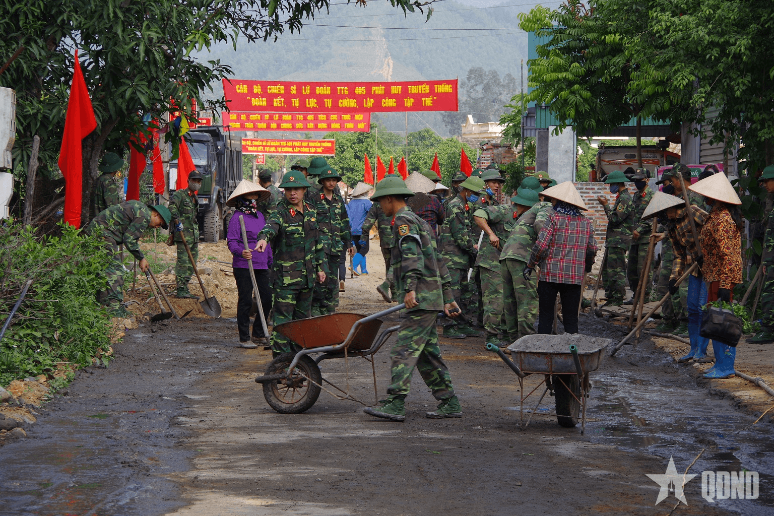 Lữ đoàn Tăng thiết giáp 405 (Quân khu 3): “Dân vận khéo" thiết thực, hiệu quả, nghĩa tình