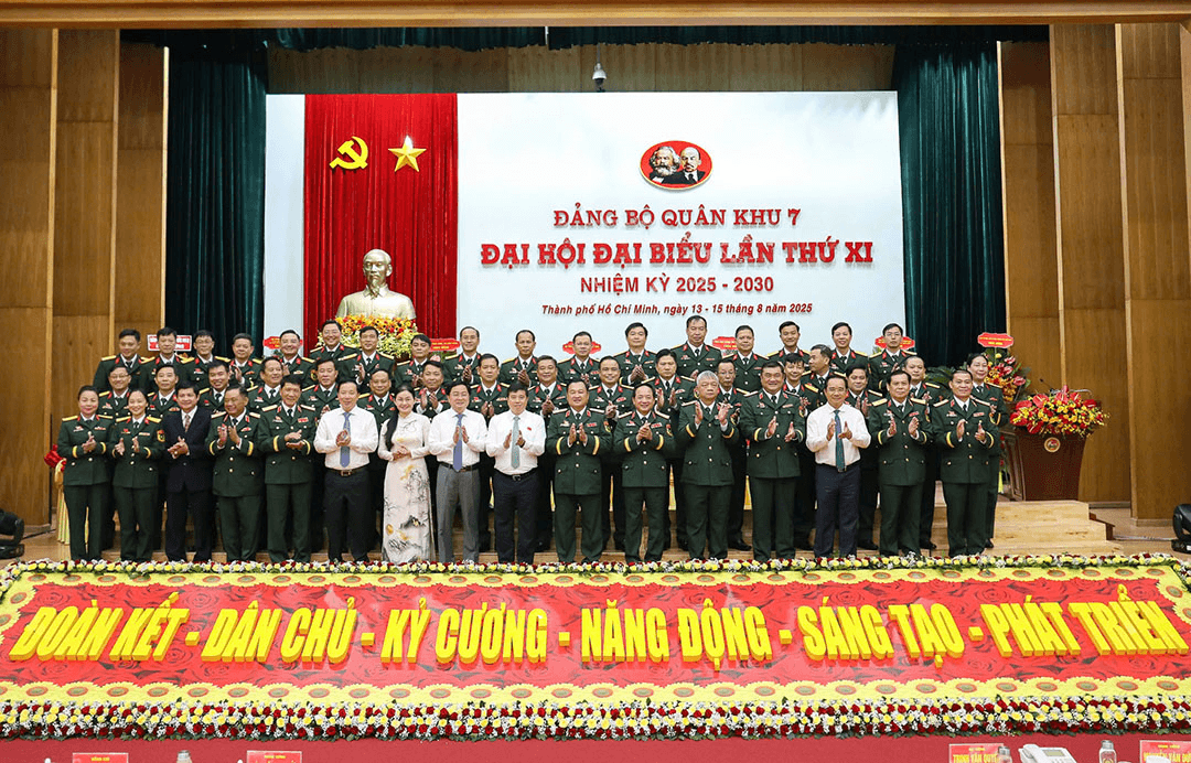 Đại tướng Trịnh Văn Quyết dự, chỉ đạo Đại hội đại biểu Đảng bộ Quân khu 7