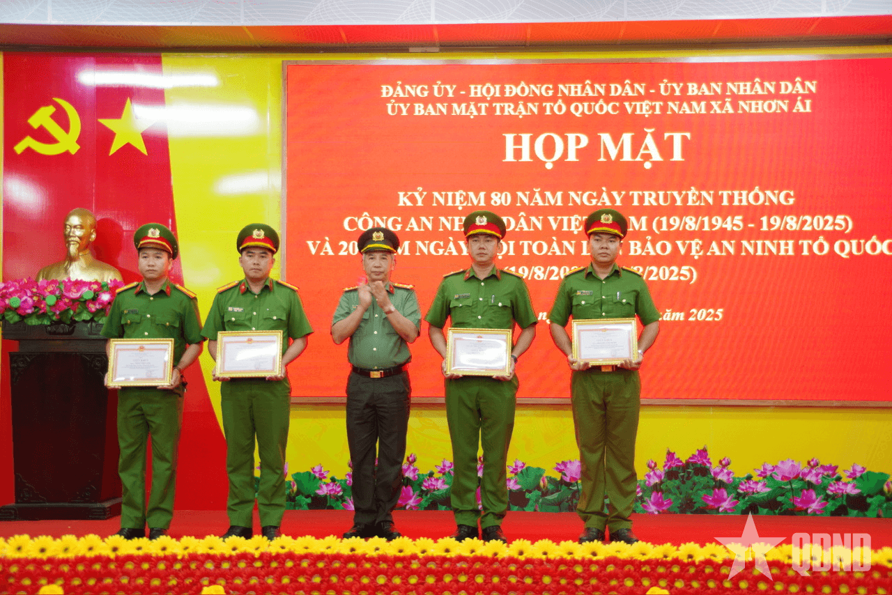 Xã Nhơn Ái (Cần Thơ): Kỷ niệm 80 năm Ngày truyền thống Công an nhân dân