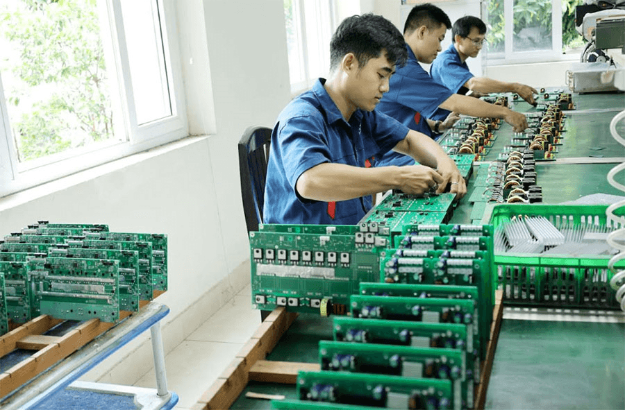Lính thợ Z755 hăng hái thi đua lao động chào mừng các ngày lễ lớn