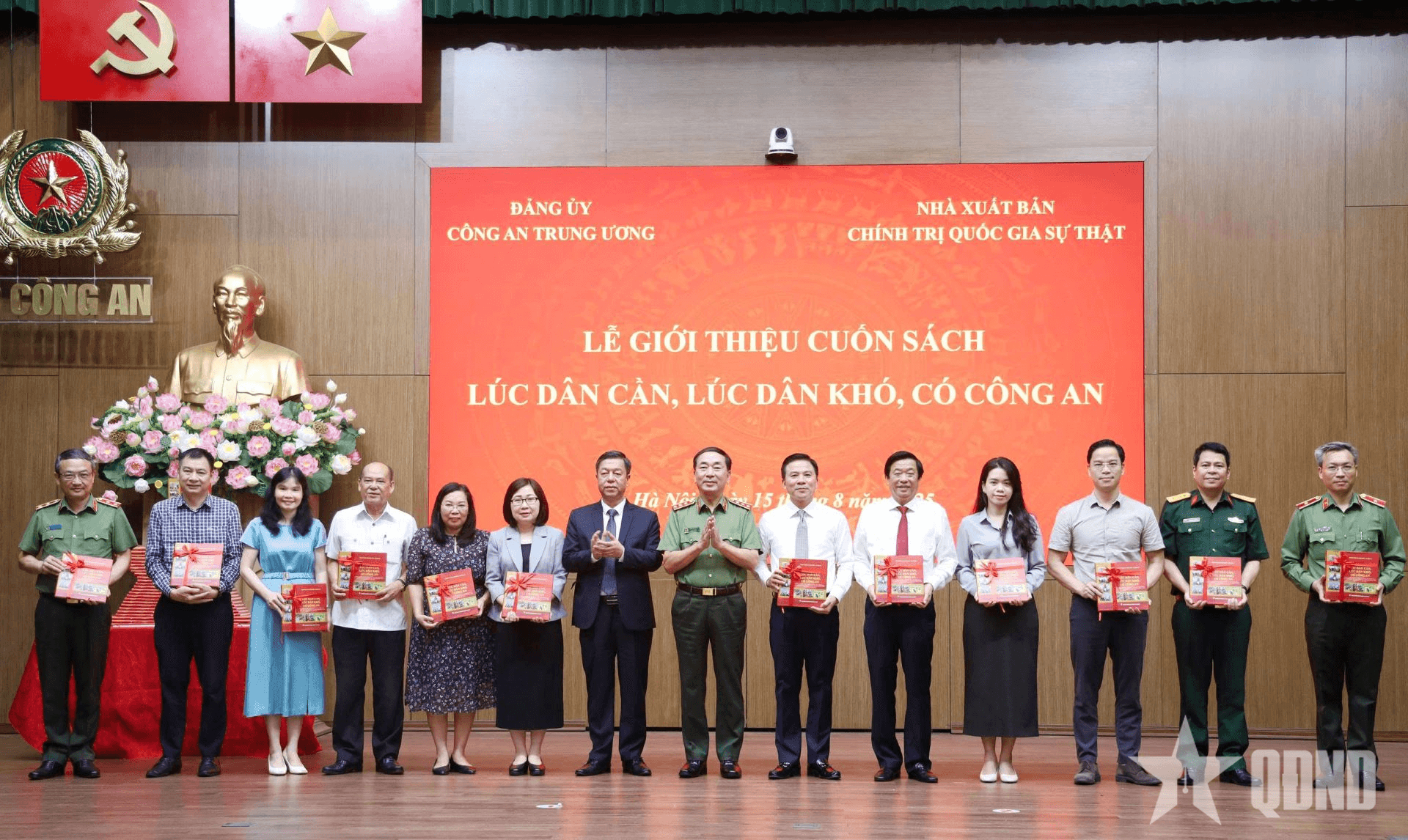 Ra mắt cuốn sách “Lúc dân cần, lúc dân khó, có Công an”