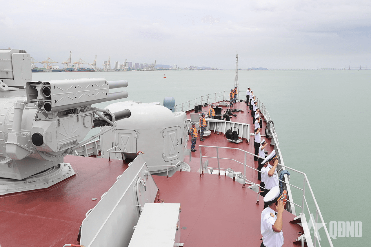 Tàu 016-Quang Trung đến Malaysia, sẵn sàng tham gia diễn tập đa phương