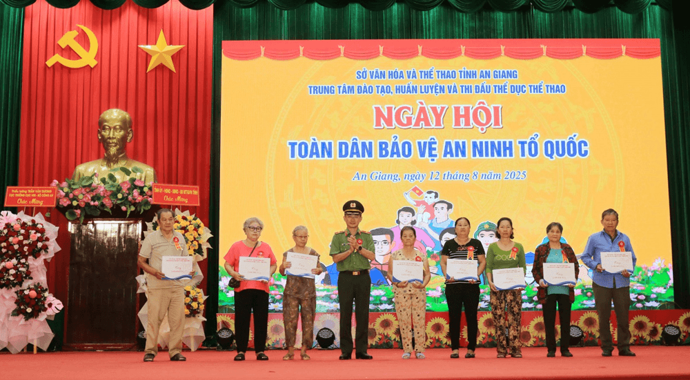 Ngày hội Toàn dân bảo vệ an ninh Tổ quốc góp phần xây dựng thế trận an ninh nhân dân vững chắc