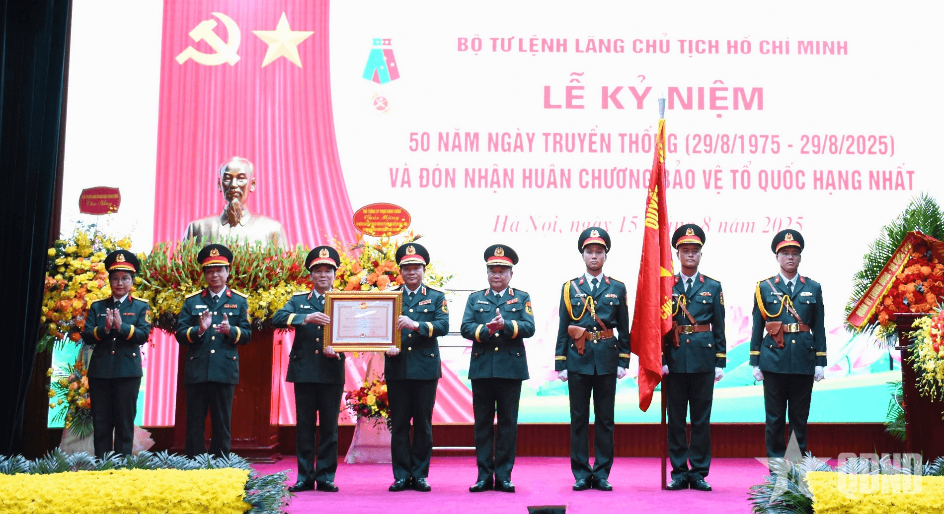 Bộ tư lệnh Lăng Chủ tịch Hồ Chí Minh nửa thế kỷ trung hiếu bên Người