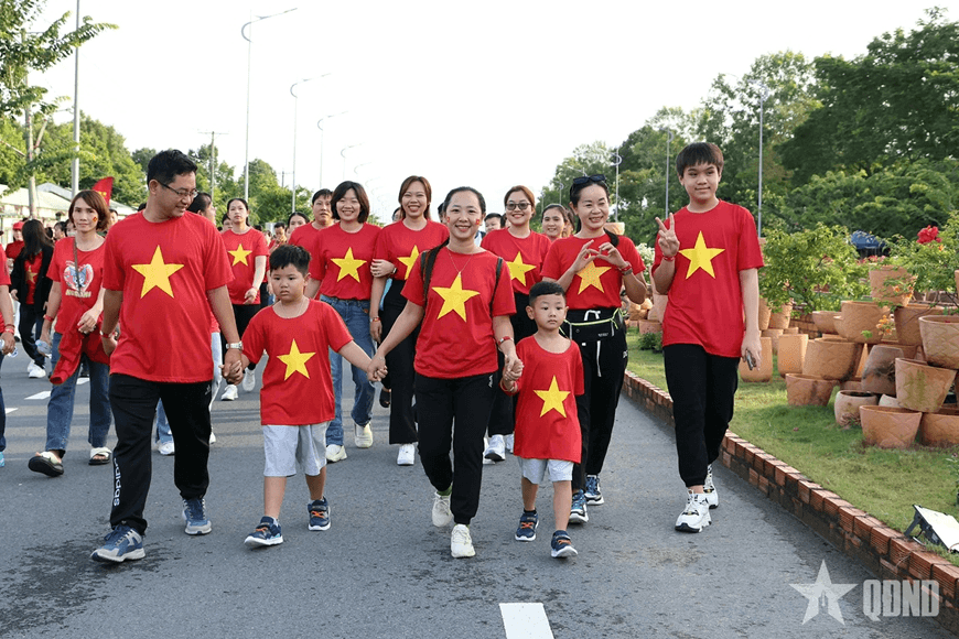 Vĩnh Long: Hưởng ứng chương trình đi bộ “Cùng Việt Nam tiến bước”