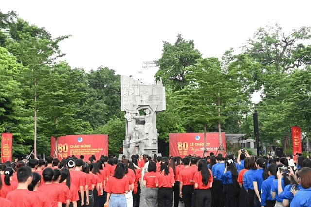 Lễ chào cờ “Tôi yêu Tổ quốc tôi” của tuổi trẻ cả nước