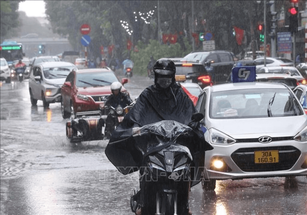 Hà Nội: Cảnh báo mưa dông tại nhiều khu vực