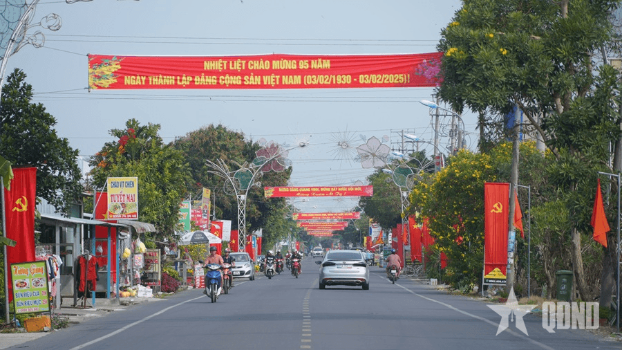Trên quê hương Cờ Đỏ
