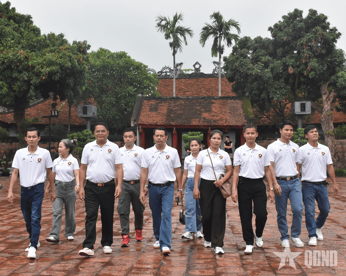 Đoàn cán bộ Báo QĐND Lào thăm di tích lịch sử, danh lam thắng cảnh tại Hà Nội