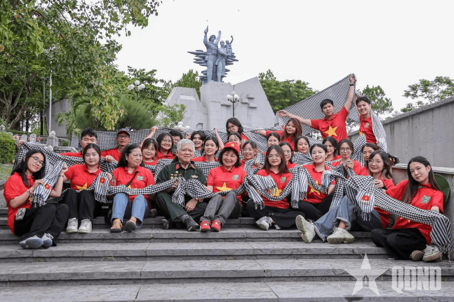 “Mãi mãi tuổi 20” - Sáng mãi ngọn lửa tri ân