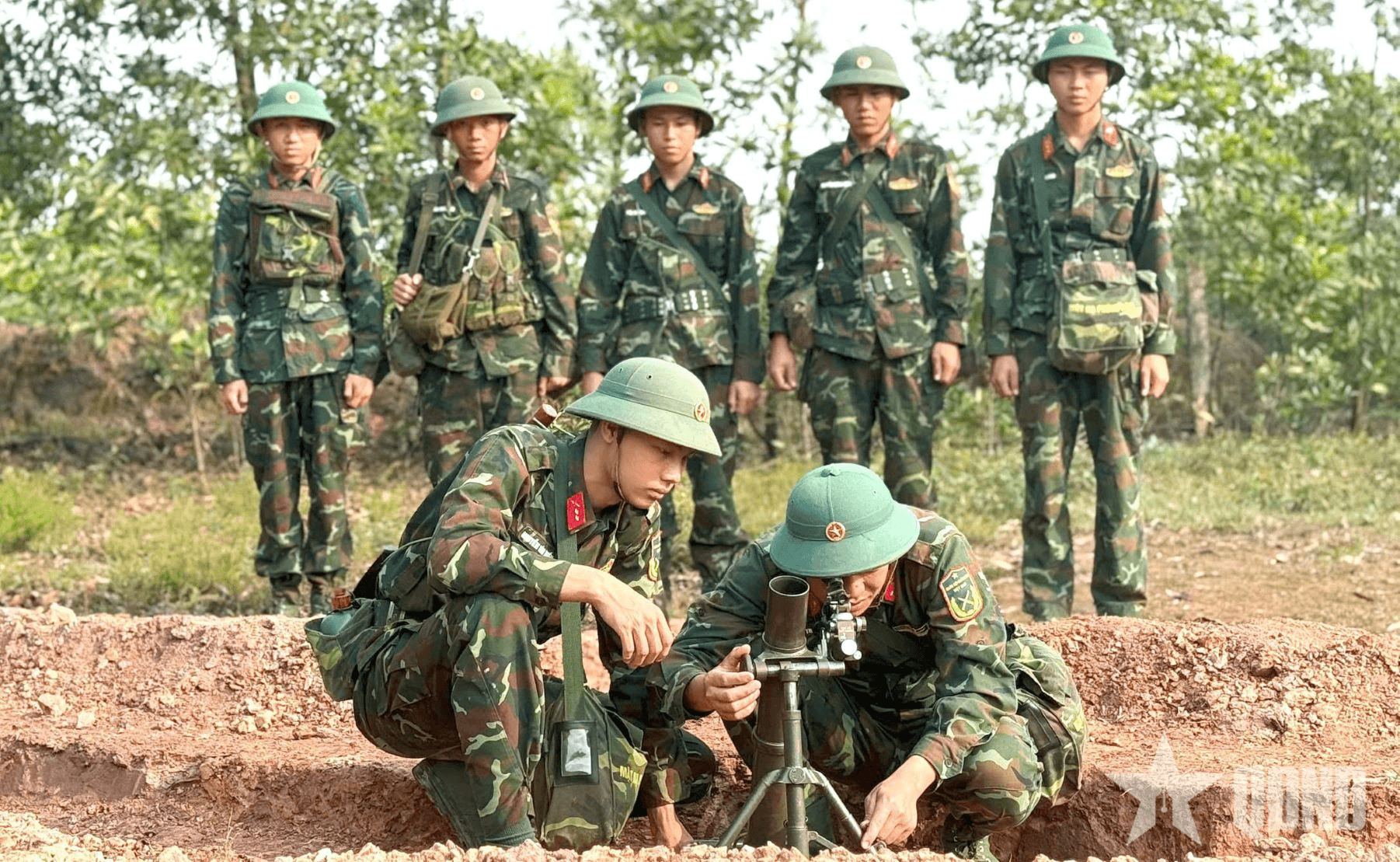 Lực lượng vũ trang tỉnh Hà Tĩnh: “Phất cao cờ hồng Tháng Tám - Thi đua giành 3 nhất”

​