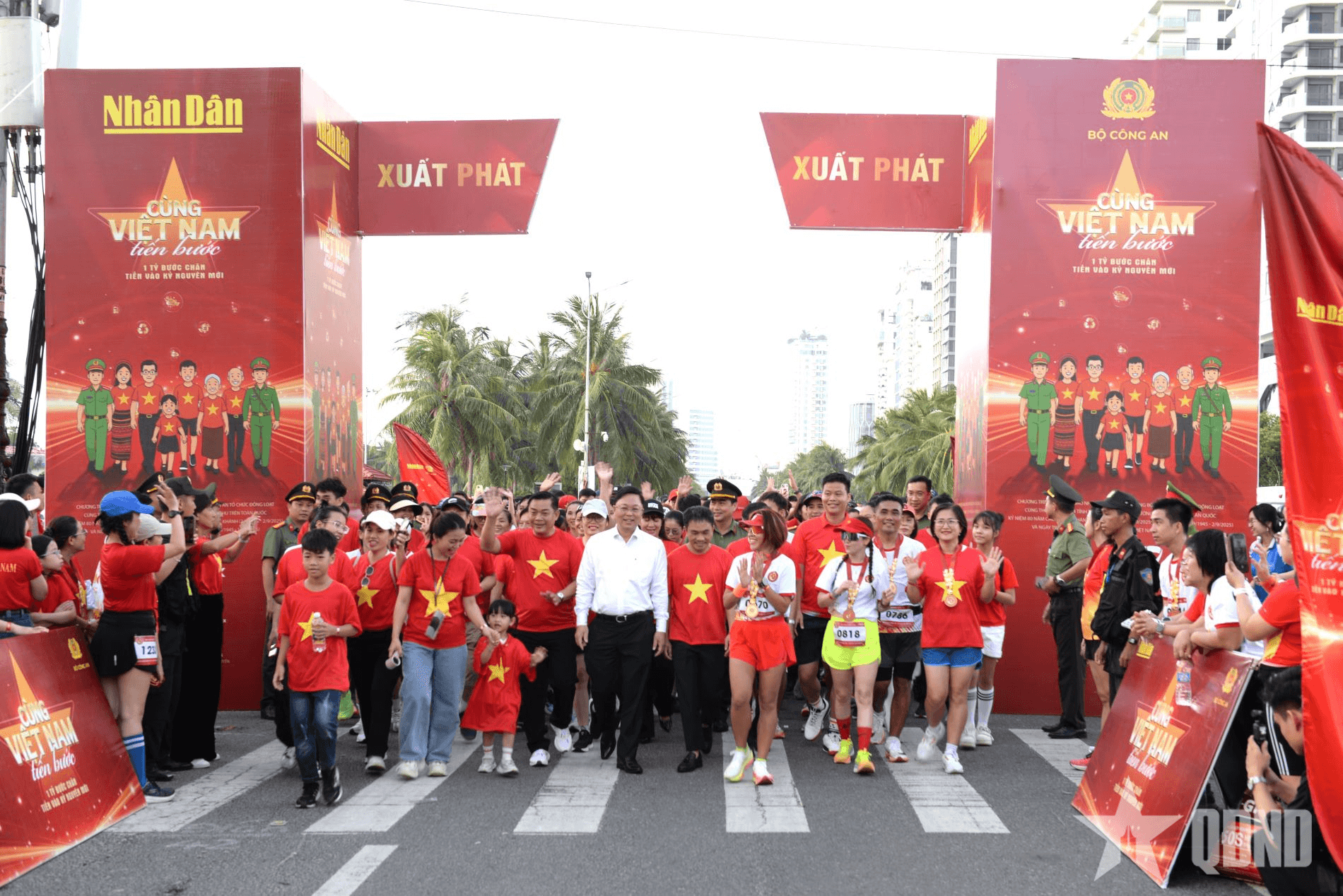 Đà Nẵng: Hơn 33.300 người đi bộ “Cùng Việt Nam tiến bước”