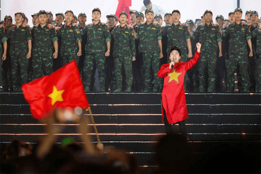30.000 khán giả hát vang Quốc ca trong “Tự hào là người Việt Nam”