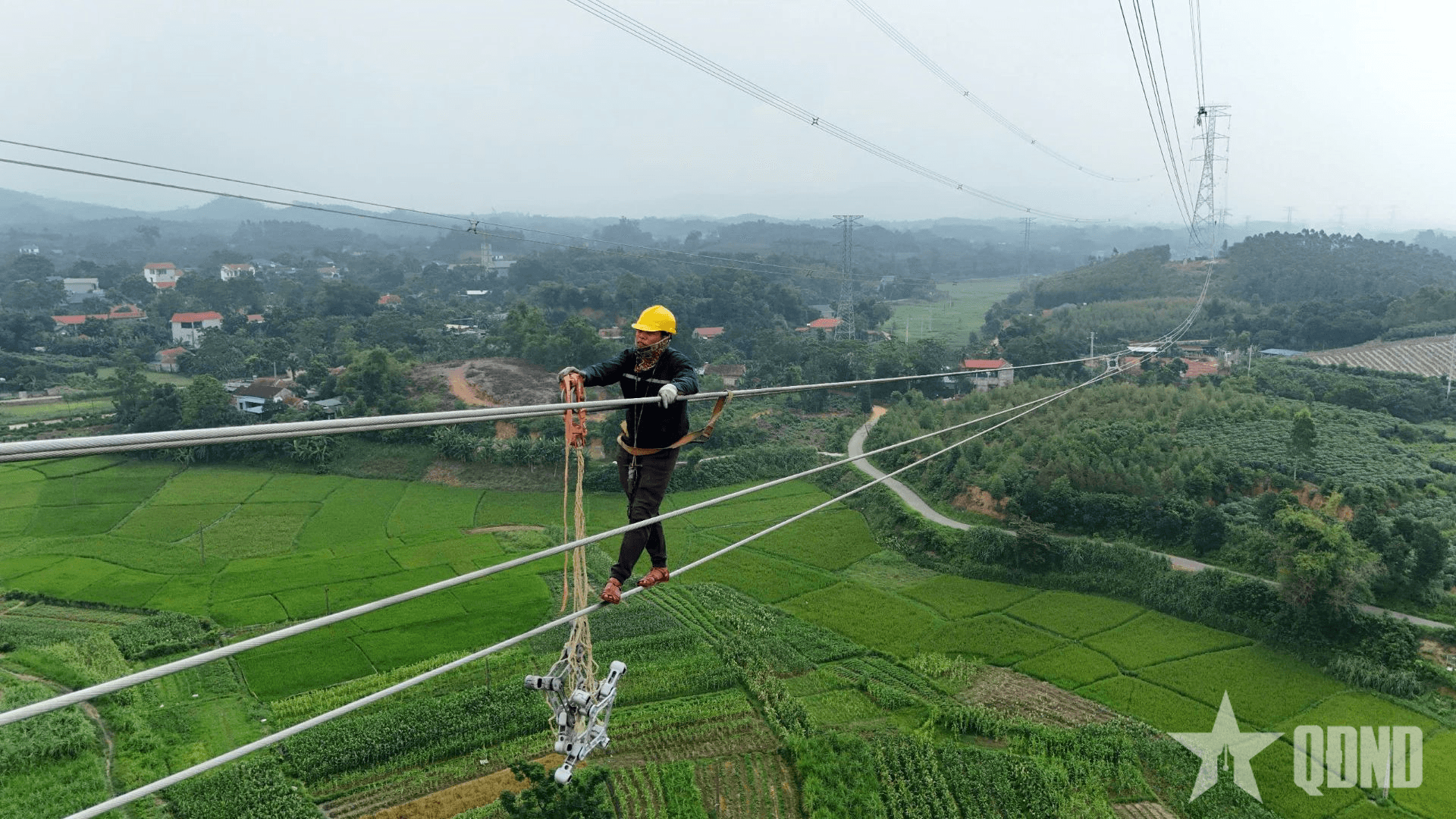 Dự án đường dây 500kV Lào Cai – Vĩnh Yên: Vượt núi rừng Tây Bắc, quyết tâm về đích đúng dịp đại lễ