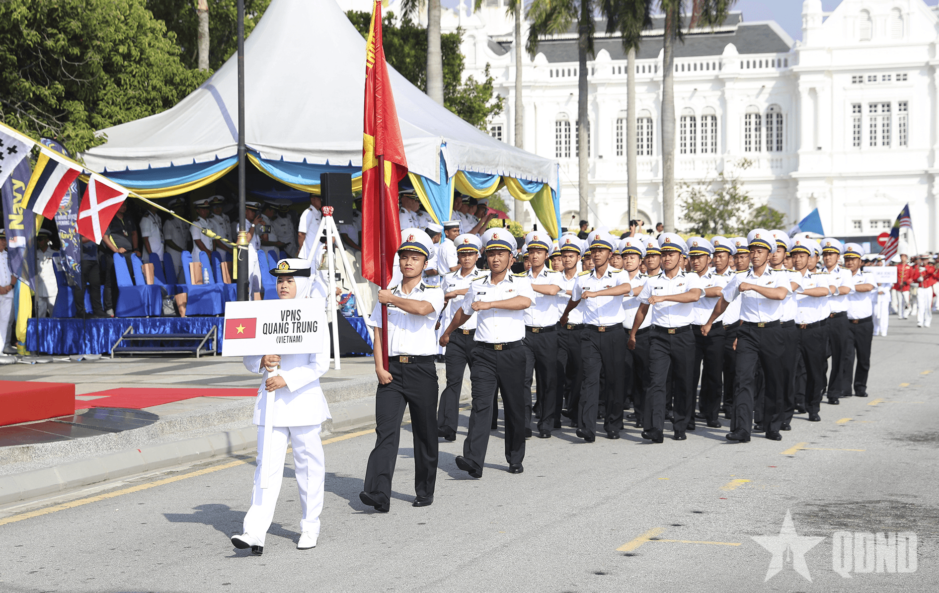 Hải quân nhân dân Việt Nam tham gia diễu binh đường phố tại Penang