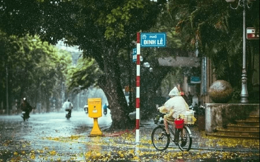 Thời tiết hôm nay (17-8): Áp thấp nhiệt đới đang hoạt động ở Biển Đông; nhiều nơi mưa to