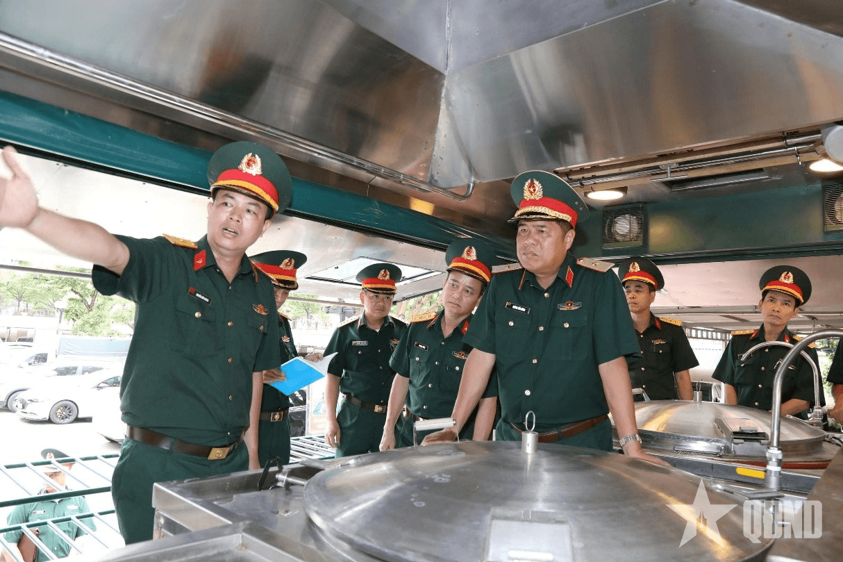 Kiểm tra công tác bảo đảm hậu cần cho khối xe pháo quân sự tập kết về Thủ đô Hà Nội