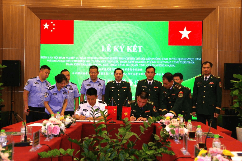 Hội đàm giữa BĐBP tỉnh Tuyên Quang với lực lượng quản lý biên giới Châu Văn Sơn, tỉnh Vân Nam (Trung Quốc)
