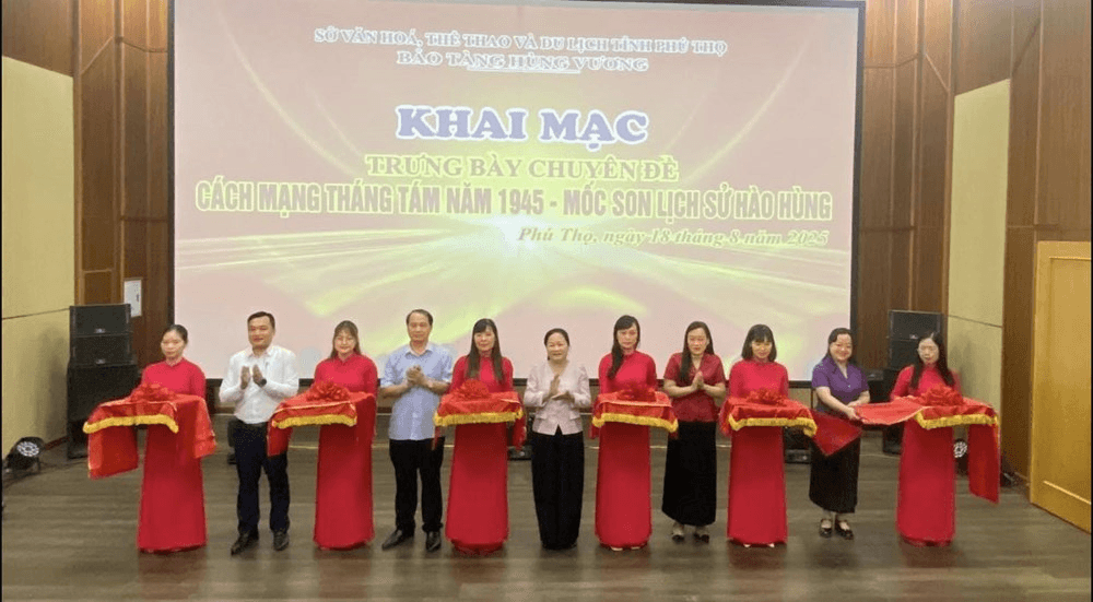 Trưng bày chuyên đề "Cách mạng Tháng Tám năm 1945 - mốc son lịch sử hào hùng"