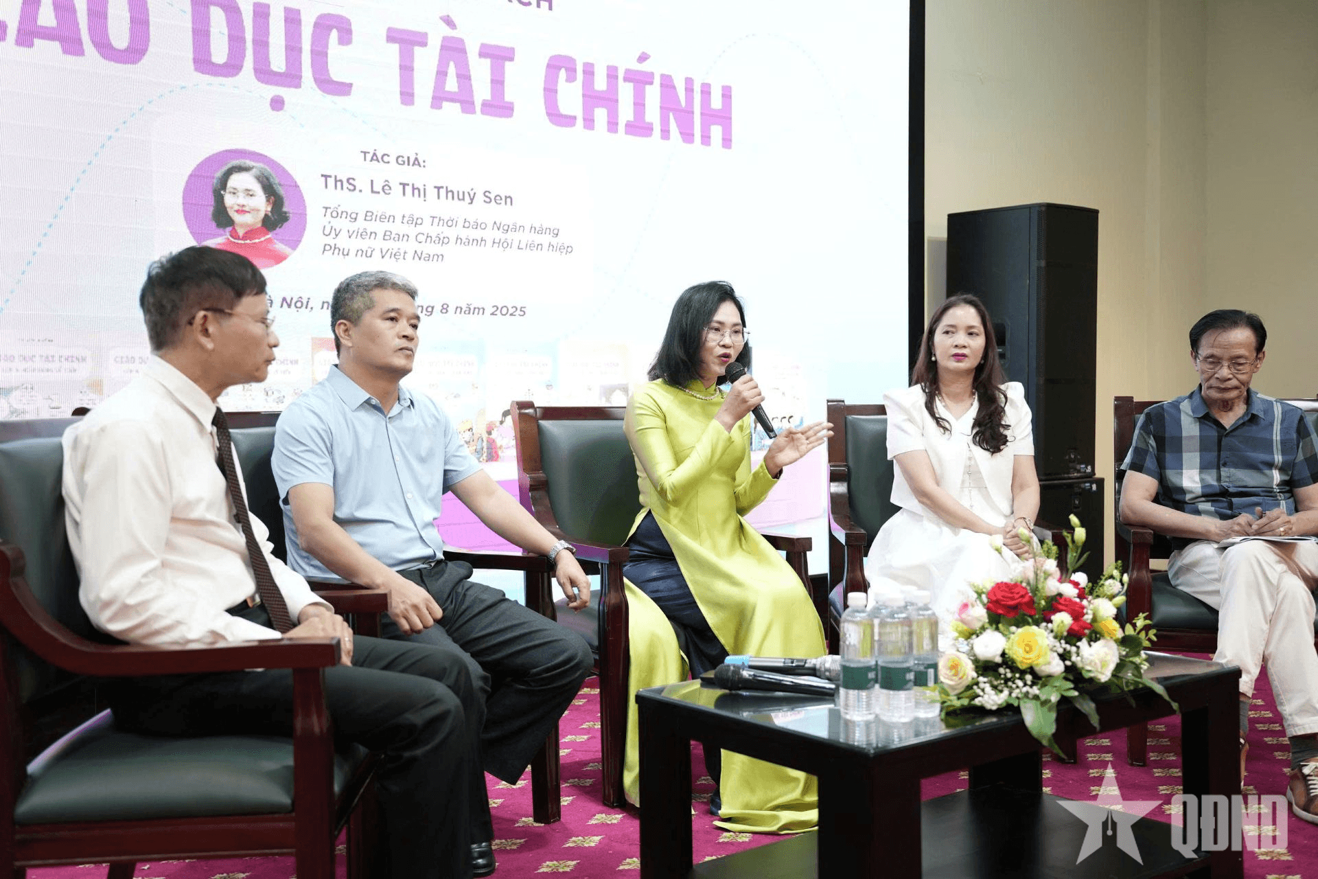 Ra mắt bộ sách “Giáo dục tài chính”