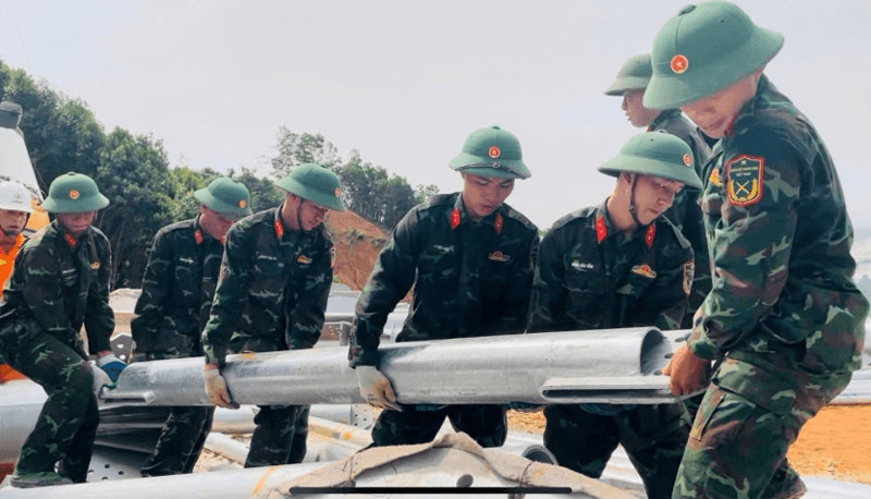 Bộ đội Quân khu 2 tham gia thi công đường dây 500kV Lào Cai - Vĩnh Yên: Núi cao ý chí càng cao