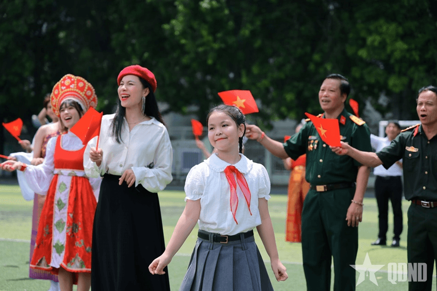 Ra mắt MV “Viết tiếp câu chuyện hòa bình” bằng 13 ngôn ngữ