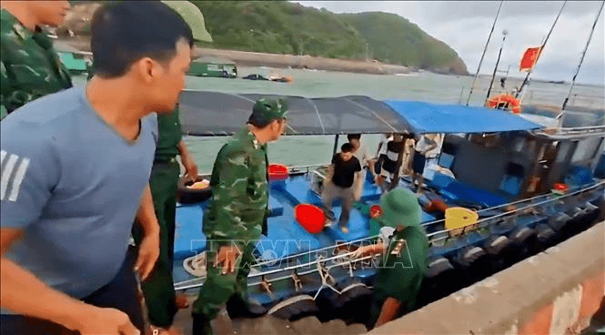 10 thuyền viên được cứu vớt an toàn tại vùng biển Cô Tô
