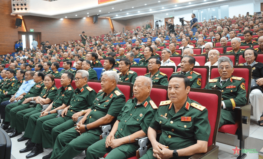 Chế độ khám, chữa bệnh và chăm sóc khi mắc bệnh hiểm nghèo đối với sĩ quan Quân đội nghỉ hưu